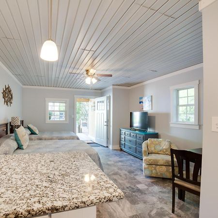 Ocean Isle Beach Studio With Patio - 1 Mi To Pier! Екстер'єр фото