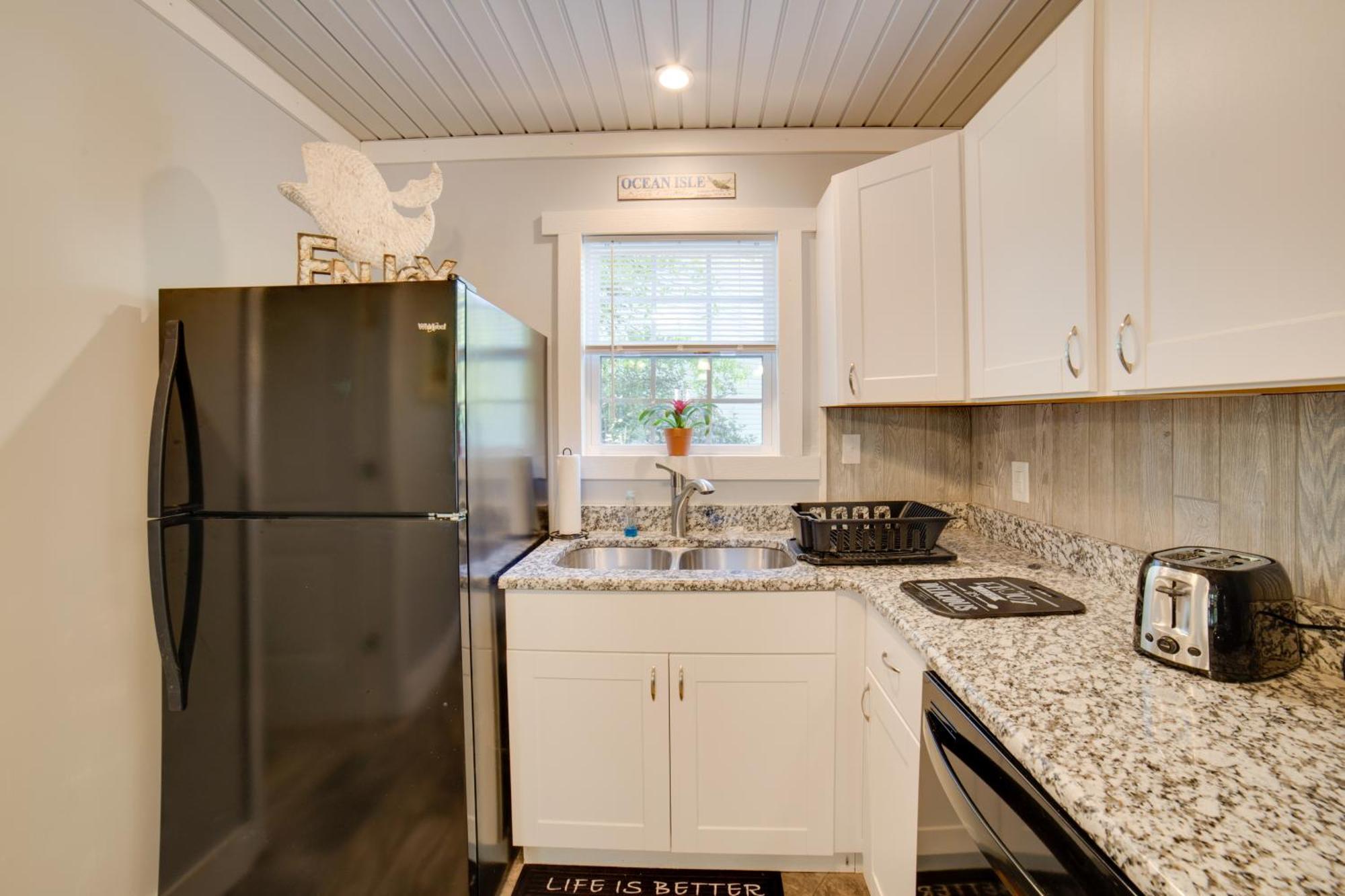 Ocean Isle Beach Studio With Patio - 1 Mi To Pier! Екстер'єр фото