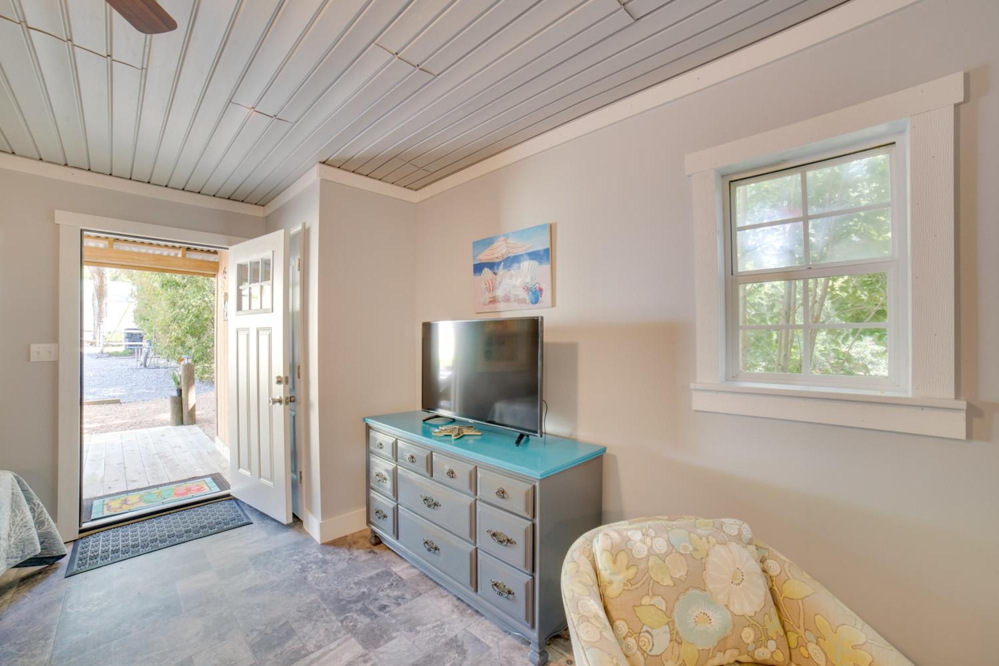 Ocean Isle Beach Studio With Patio - 1 Mi To Pier! Екстер'єр фото