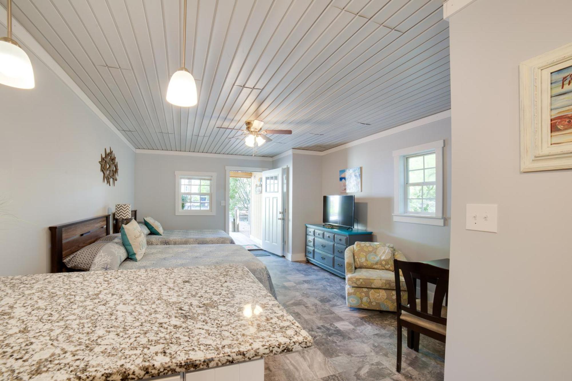 Ocean Isle Beach Studio With Patio - 1 Mi To Pier! Екстер'єр фото