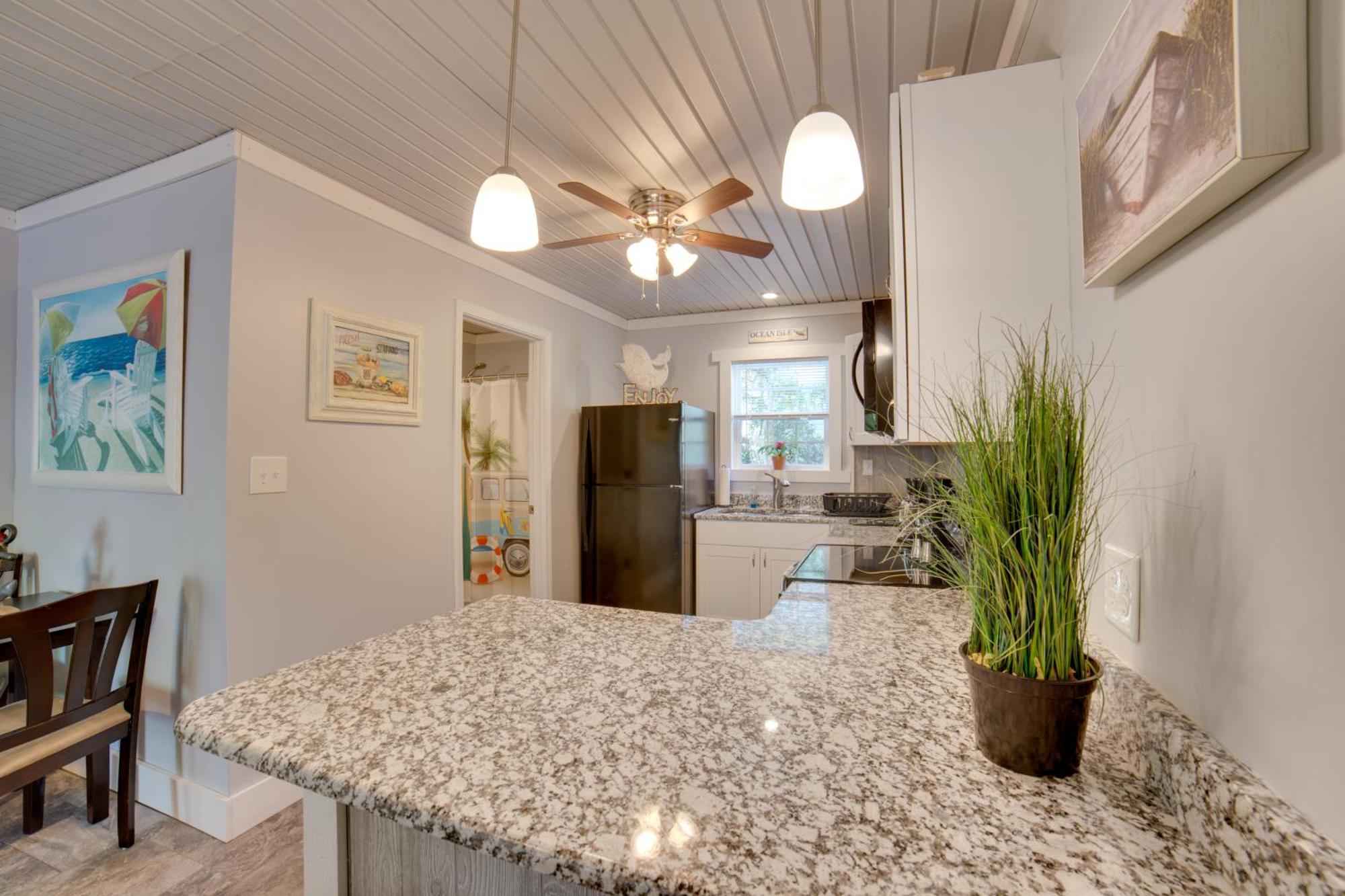 Ocean Isle Beach Studio With Patio - 1 Mi To Pier! Екстер'єр фото