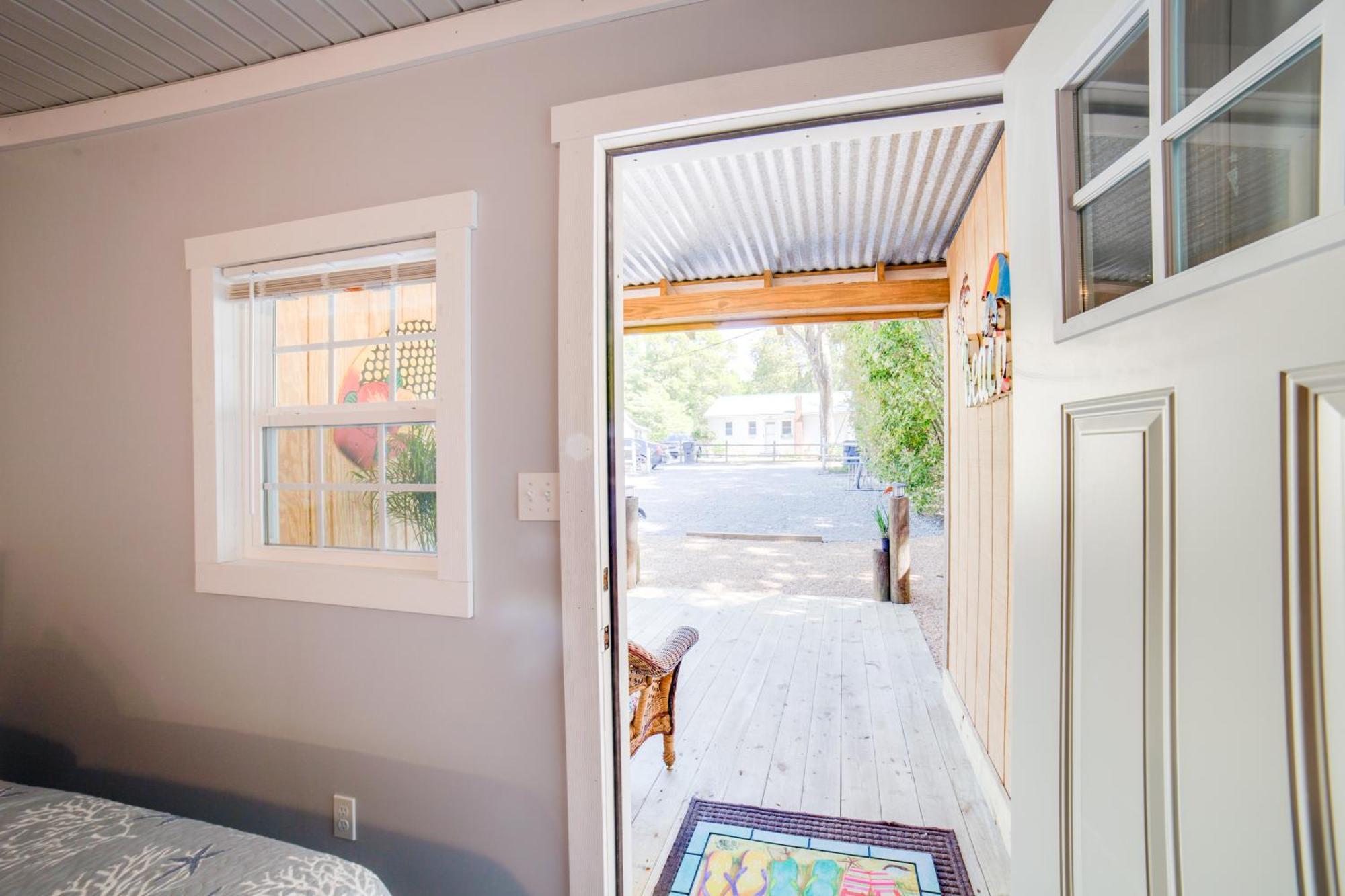 Ocean Isle Beach Studio With Patio - 1 Mi To Pier! Екстер'єр фото